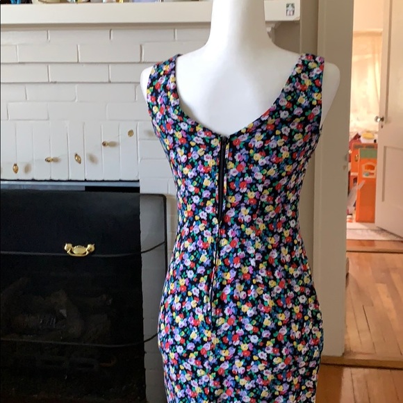 Alyn Page fitted floral dress - Picture 3 of 6